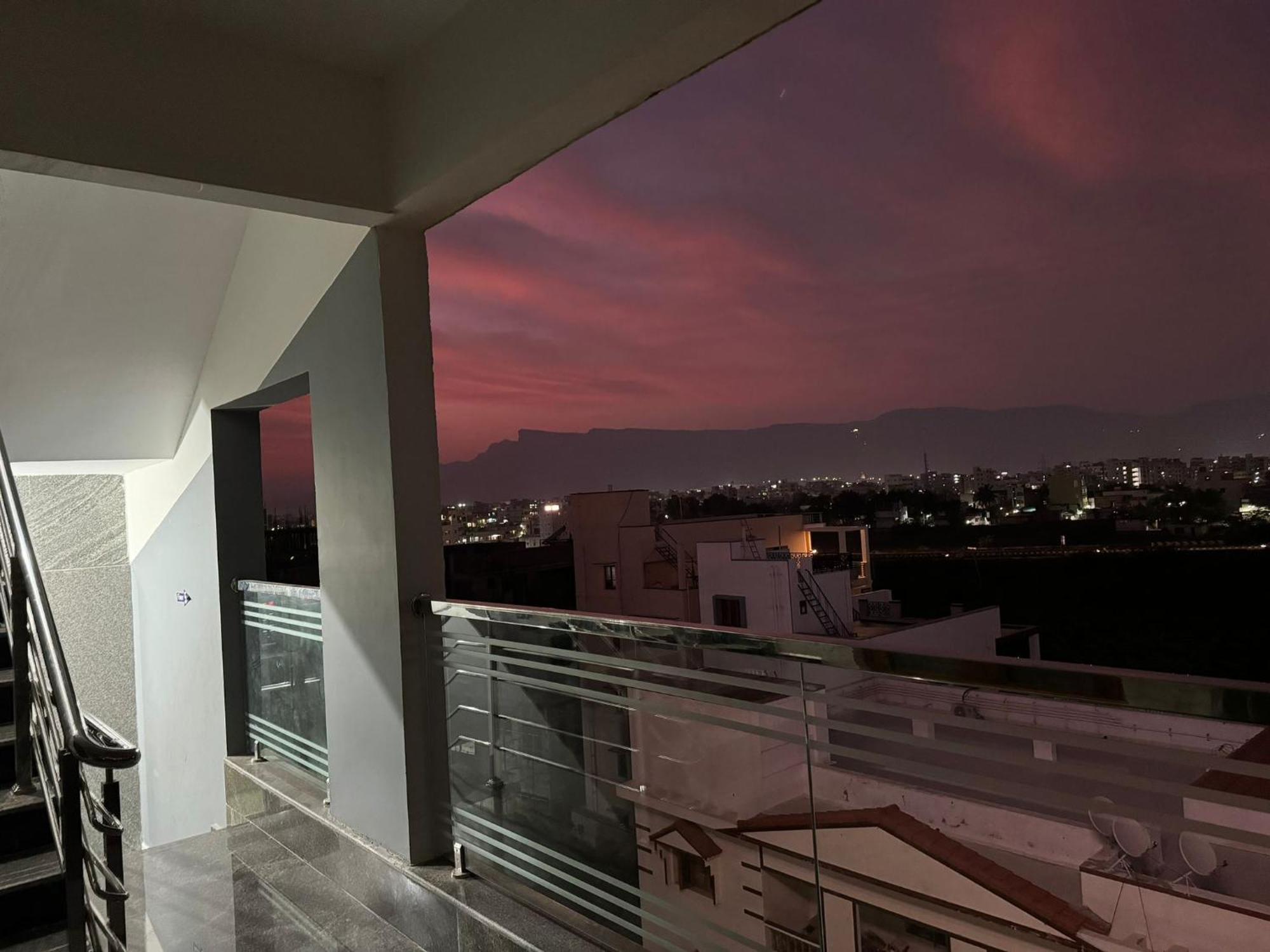 Tirupati Homestay - Ragunatha Resorts - 3Bhk Ac Apartments For Large Families - Free Breakfast - Flyover To Alipiri Gate - Wifi - Android Tv - - Easy Access To Visit All Temples Esterno foto