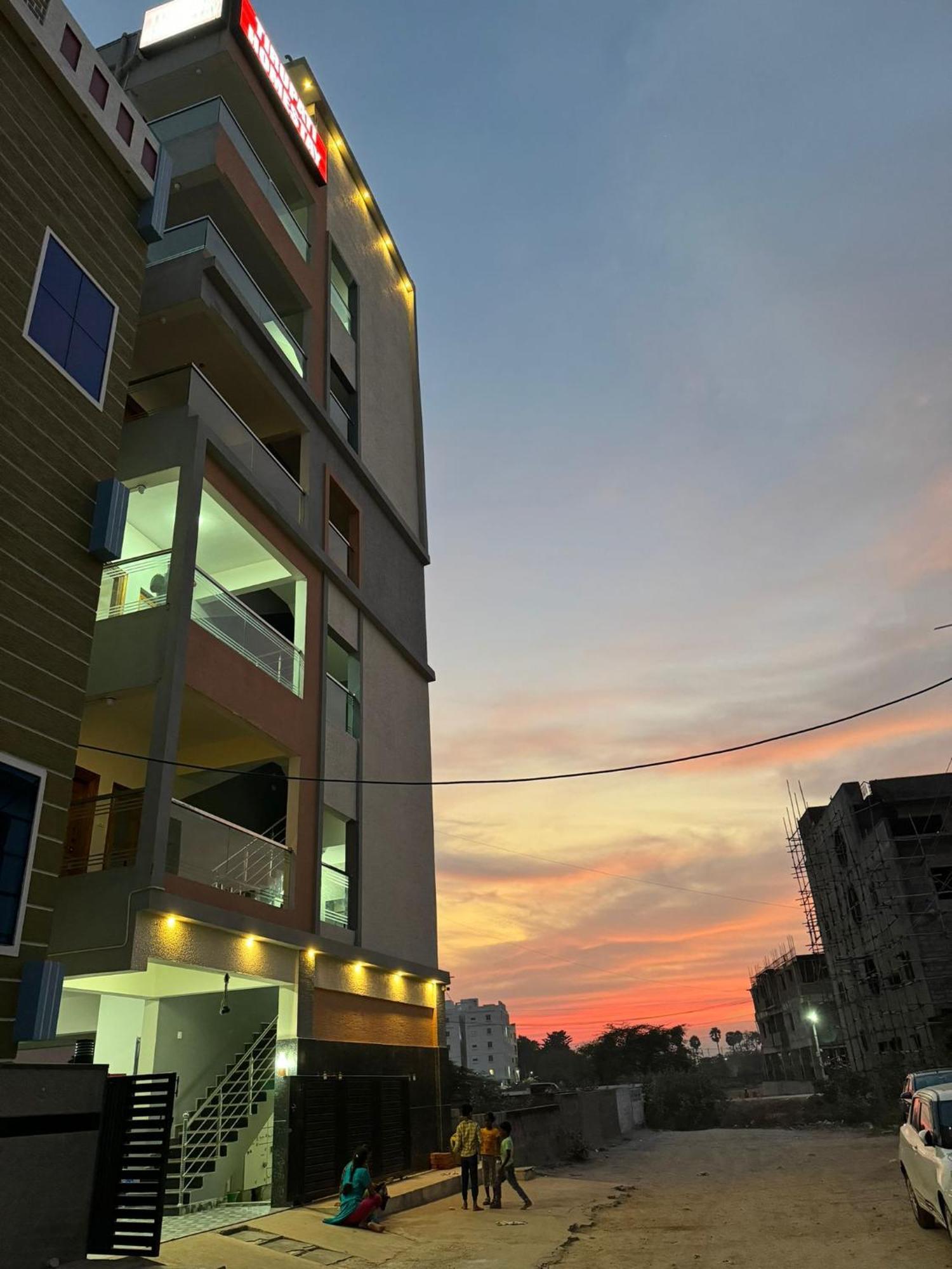 Tirupati Homestay - Ragunatha Resorts - 3Bhk Ac Apartments For Large Families - Free Breakfast - Flyover To Alipiri Gate - Wifi - Android Tv - - Easy Access To Visit All Temples Esterno foto